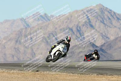 media/Dec-01-2025-Moto Forza (Mon) [[2daa91e15f]]/3-Beginner Group/Session 4 Turn 9/